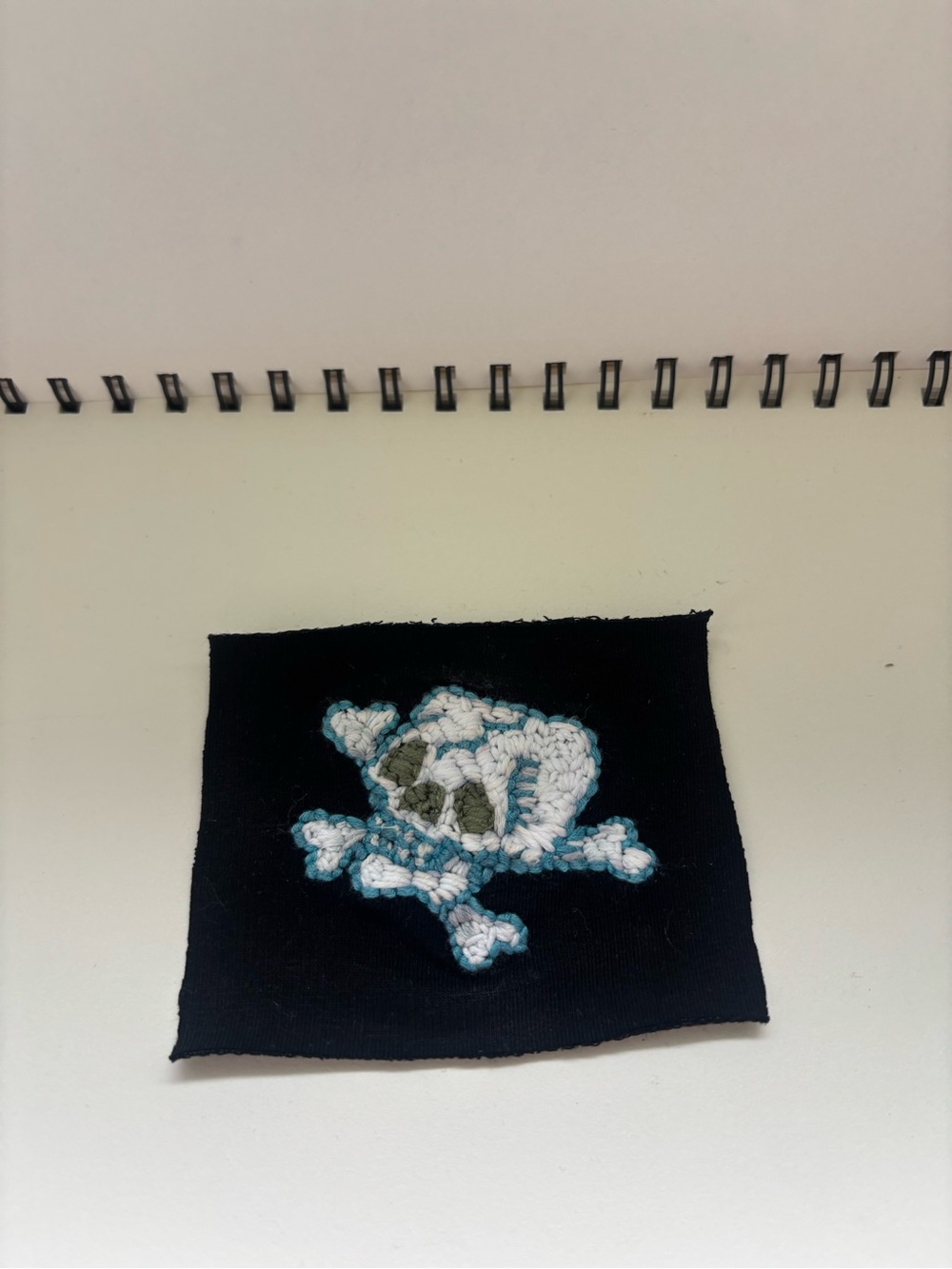 Hand embroidered skull patch - Picture 2 of 2